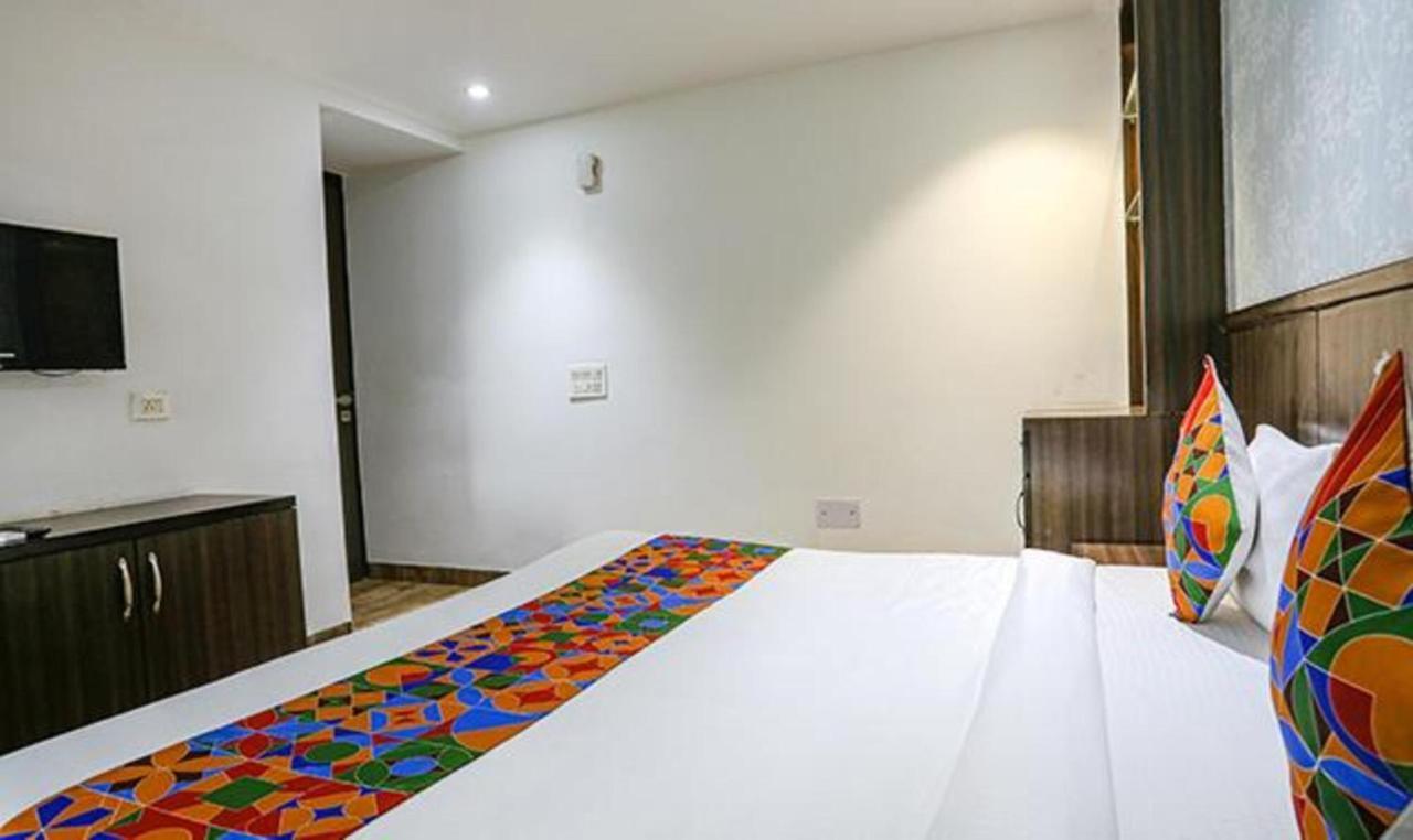 Fabexpress Rg Stay New Delhi Exterior photo
